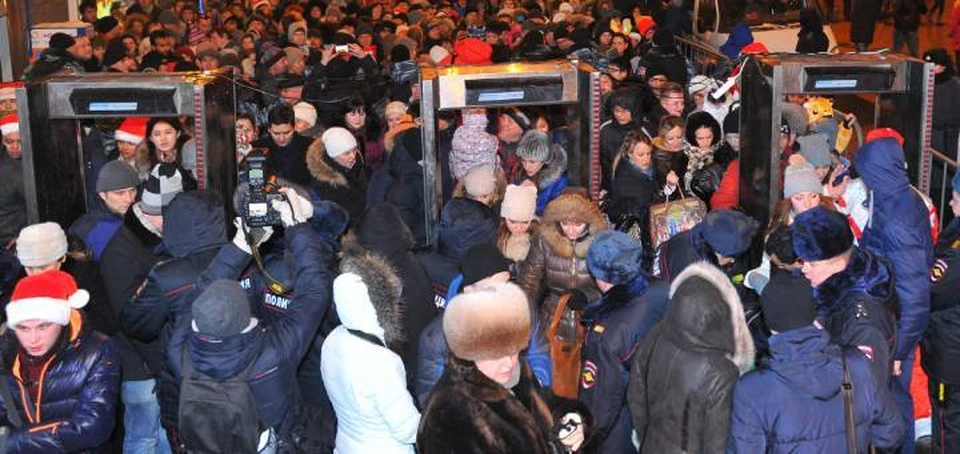 Пропускать людей на площадь Ленина будут до трех часов ночи 1 января.