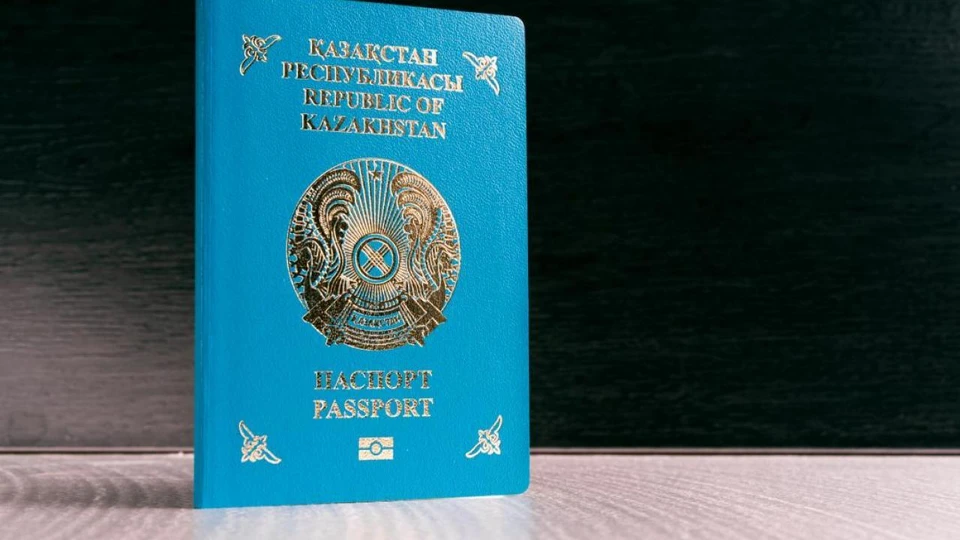В казахстанский паспорт предлагают добавить страниц и увеличить его стоимость