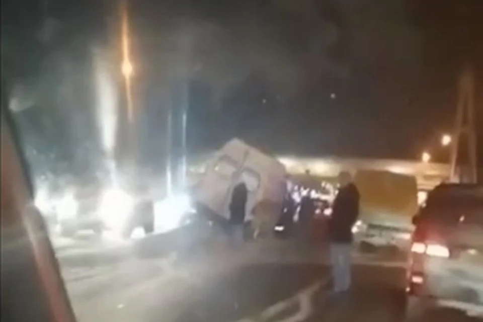 В Новосибирске произошло ДТП с участием скорой помощи. Фото: Кадр из видео