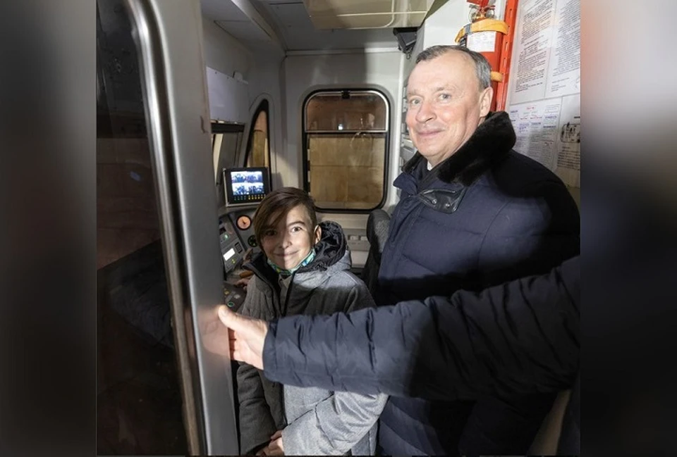 Желание ребенка мэр исполнил в рамках всероссийской акции «Елка желаний». Фото: Instagram Орлов