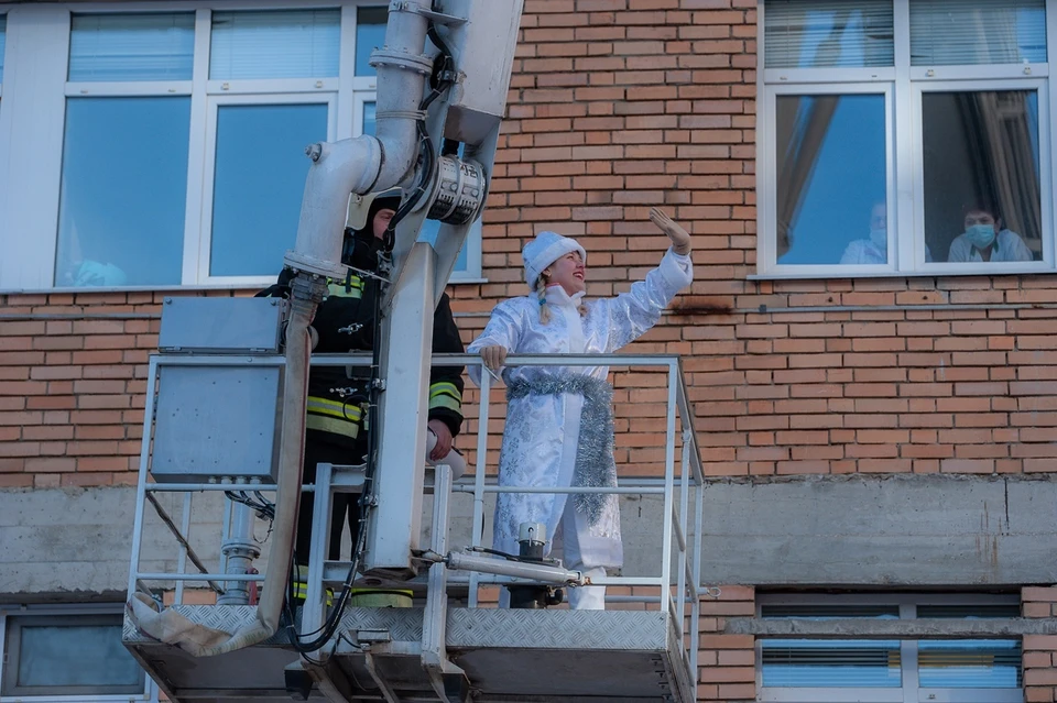"Новогодний десант" высадился в детской больнице Орла