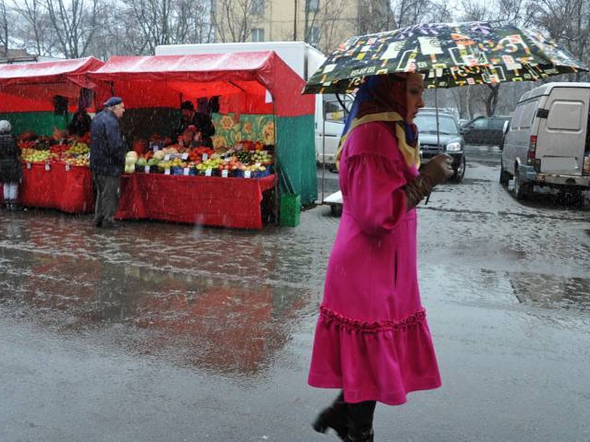 Веник ставить метелкой вверх, елку у дома не сажать, под торговой палаткой  не ходить»: в какие приметы мы верим - KP.RU