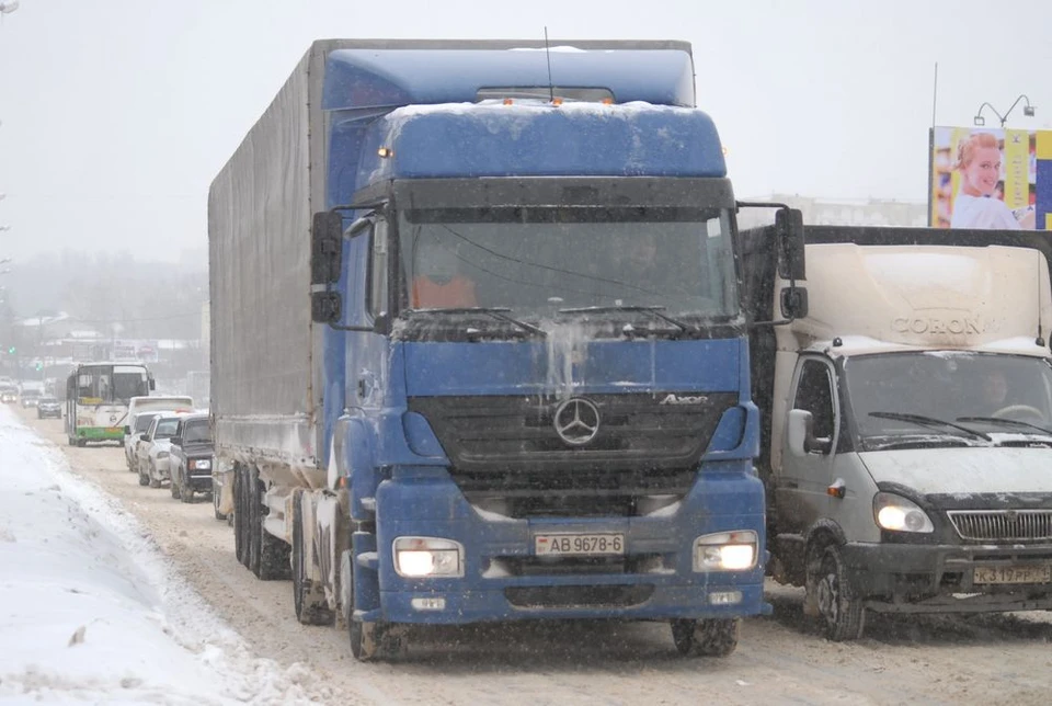 Ввиду снегопада движение на дорогах впр