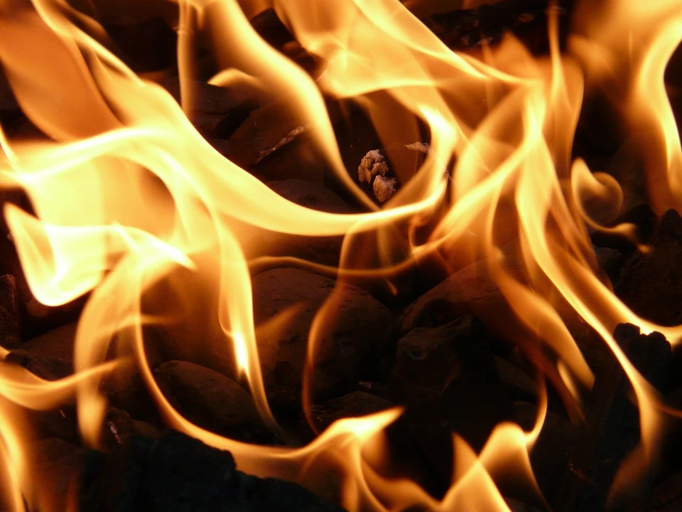 На пожаре в Трусовском районе Астрхни пострадали девочка и мужчина