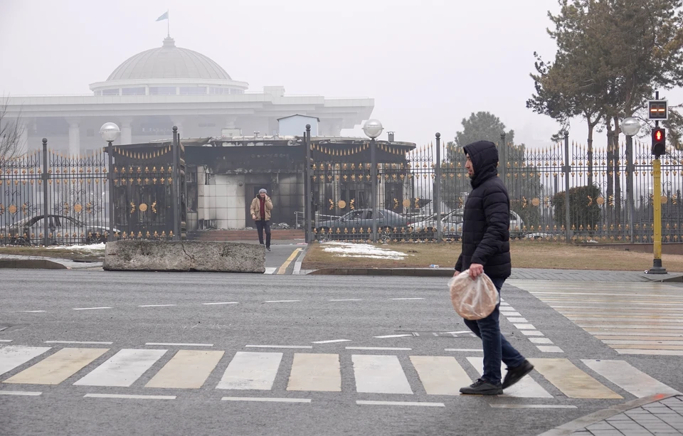 На улицах у резиденции Назарбаева почти не осталось прохожих