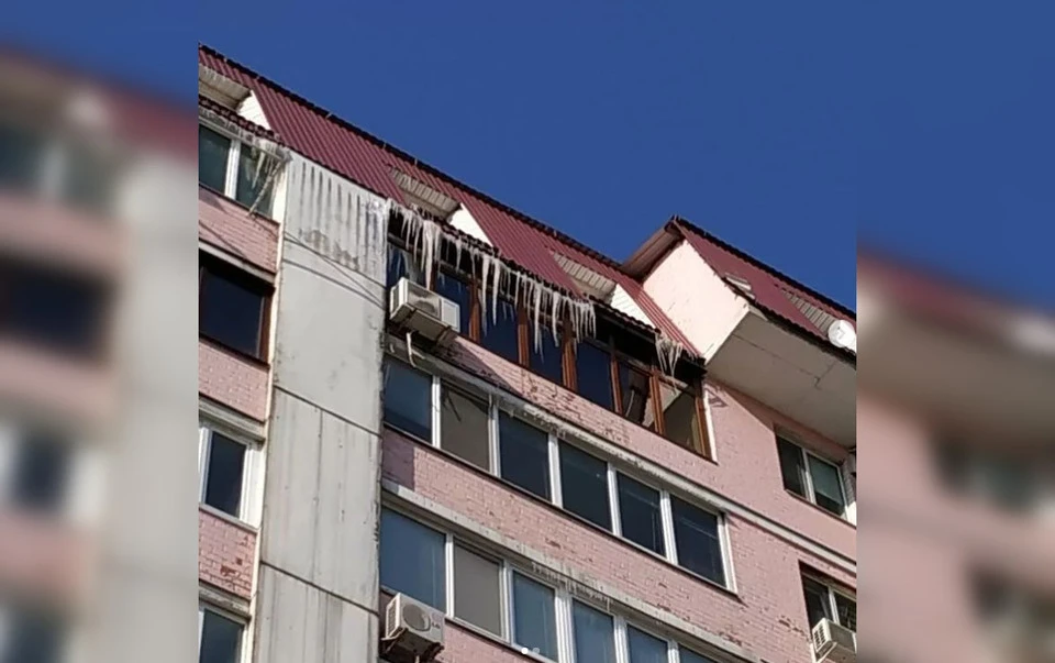 Большие сосульки в Находке пугают жителей дома на Дзержинского, 40. Фото: instagram.com/nhk__24