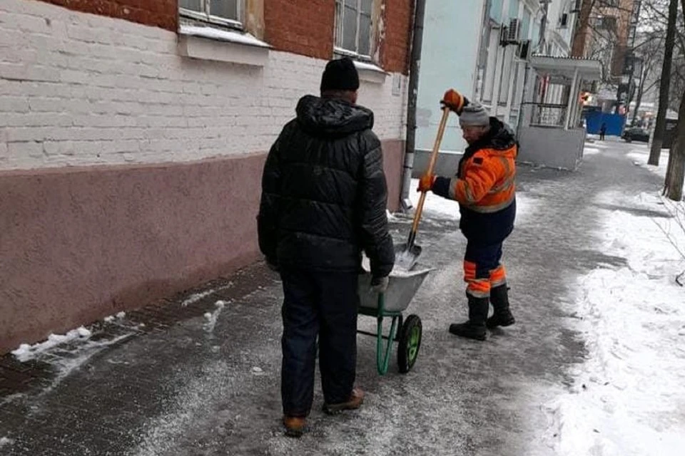 Зарплата по Ростову в среднем составляет около 20 тысяч рублей.