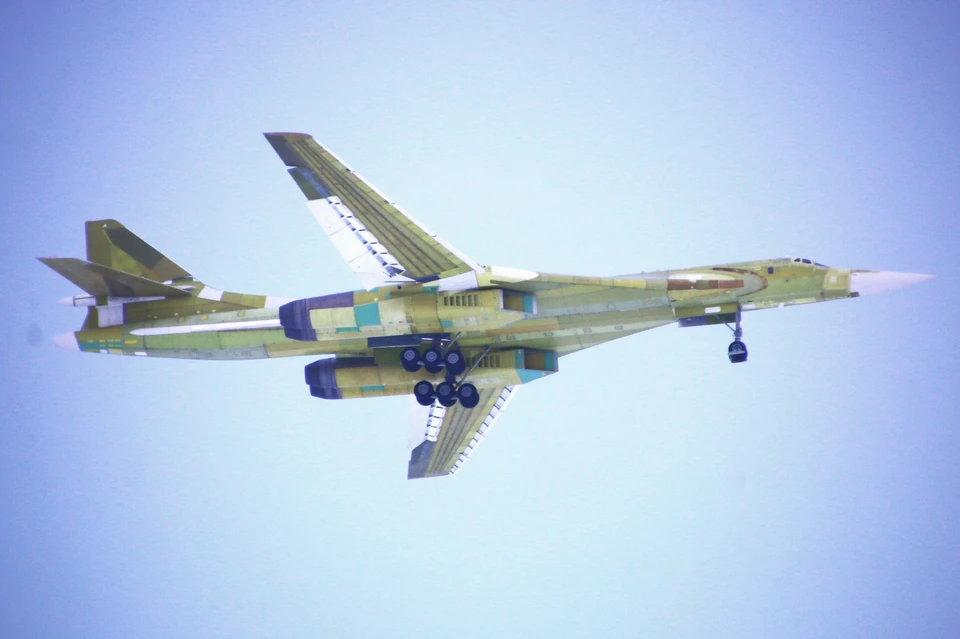 Летчики выполняли маневры, позволяющие проверить устойчивость и управляемость самолета. Фото: Объединенная авиастроительная корпорация