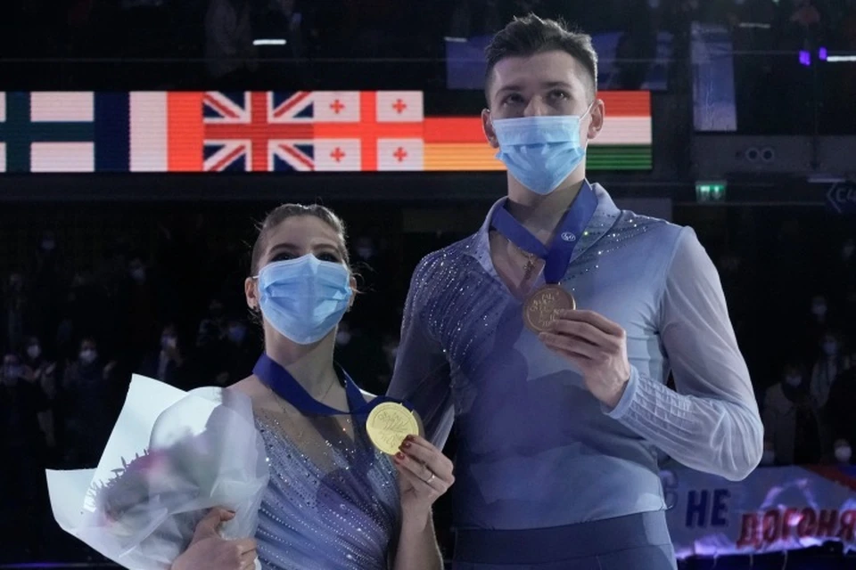 Российские фигуристы Анастасия Мишина и Александр Галлямов завоевали золотые медали на чемпионате Европы в парном катании