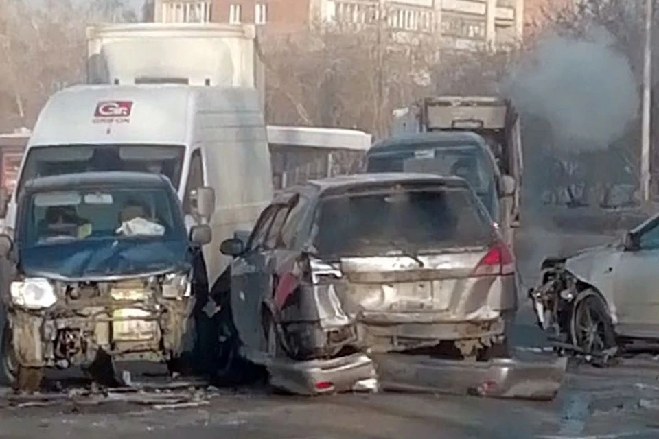 В Новосибирске произошло серьезное массовое ДТП. Фото: "АСТ-54"