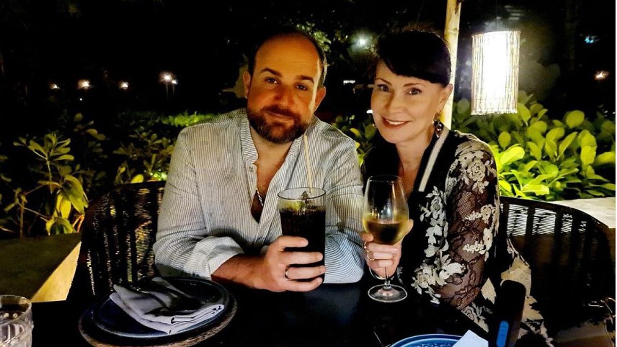 Орыс адам грущая орыс әйелін трахает Жыныстық қатынас кезінде спиральды жіптер