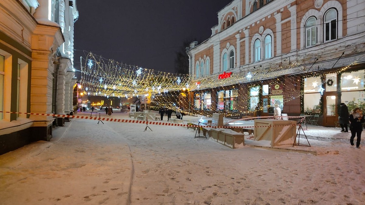 В центре Вологды на Каменный мост рухнуло 