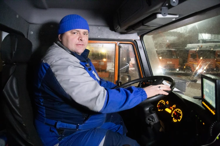 Оператор дорожной машины откровенно рассказал о чистке снега в Ижевске