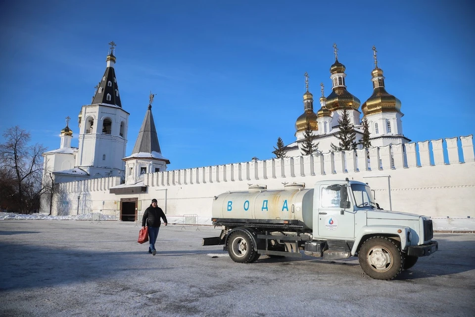 Для тюменцев подготовили 25 кубометров святой воды у мест крещенских купаний. Фото - Павел Моргун.
