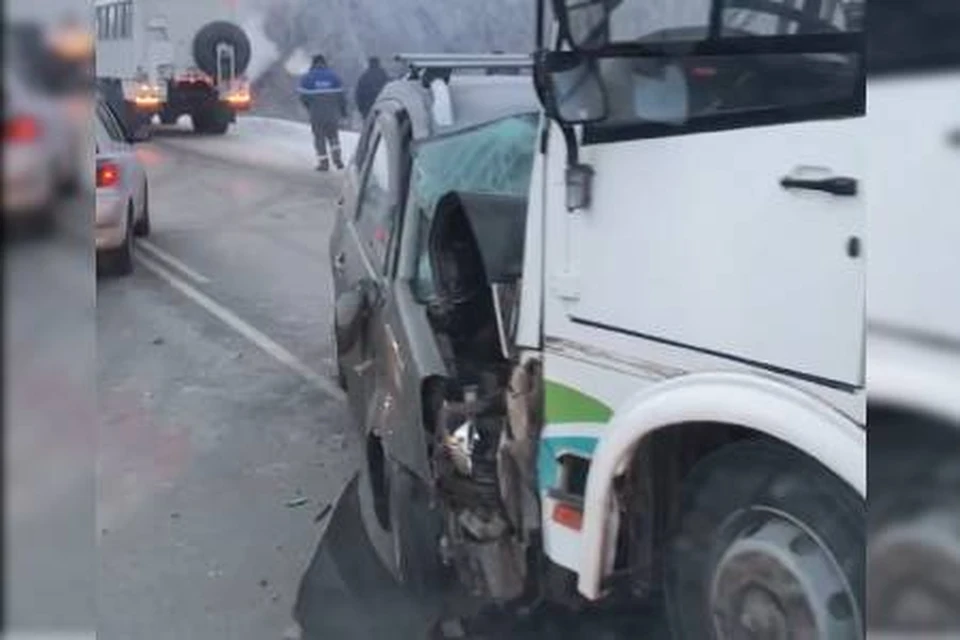 Две пассажирки автобуса госпитализированы в БСМП№1. Фото: стоп-кадр Инцидент Омск
