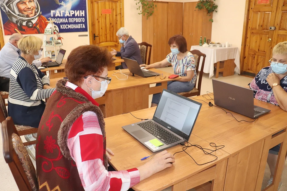 В работу Клубов золотого возраста планируют вовлечь 4,5 тысяч смолян. Фото: страница губернатора Алексея Островского в соцсетях.