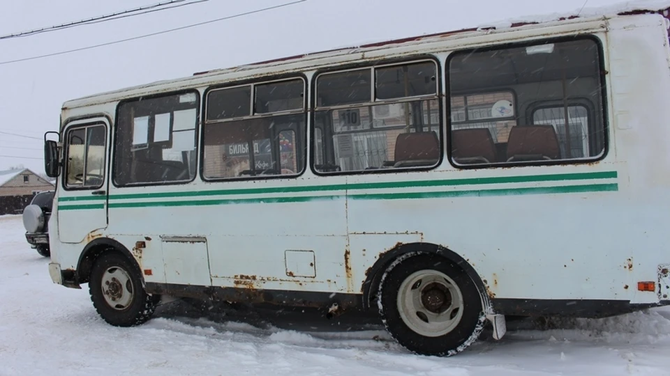 После инцидента автобус благополучно завершил маршрут. Фото: издательство "Пресса".