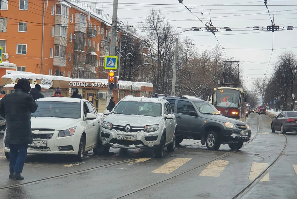 В центре Тулы парализовано движение трамваев