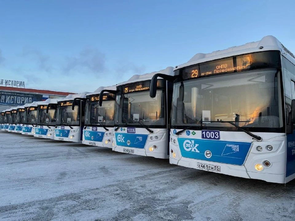 За счет экономии на торгах в Омск привезли вместо 48 автобусов - 51