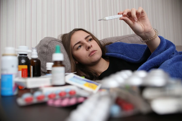 Заслуженный врач России Михаил Каган рассказал, какие лекарства нужно иметь в домашней аптечке на случай «омикрона»