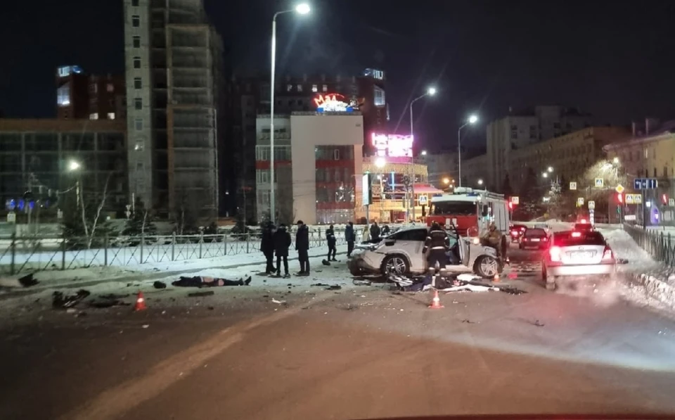 Машина превратилась в груду металла. Фото: ЧП Омск