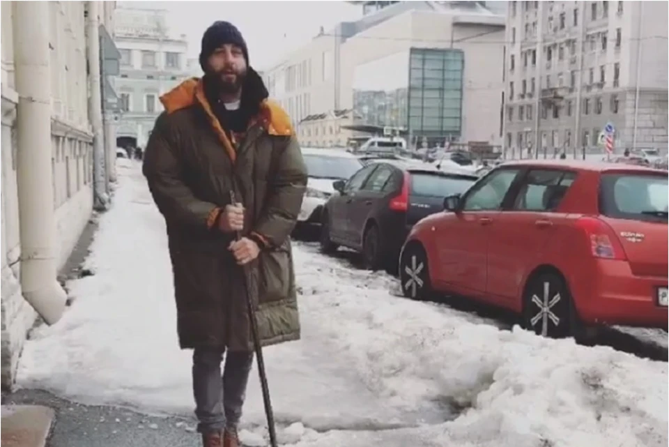 Три года назад Иван Ургант лично чистил тротуары в Петербурге.