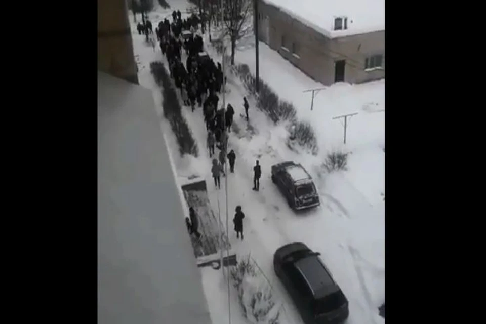 Всех учащихся и сотрудников учебных учреждений Переславля, куда поступило сообщение о минировании, эвакуировали. ФОТО: группа "Переславль LIVE" ВКонтакте