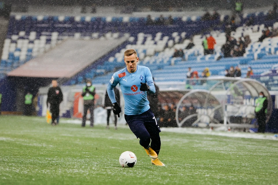Кабутов сыграл за «Крылья» 83 матча.