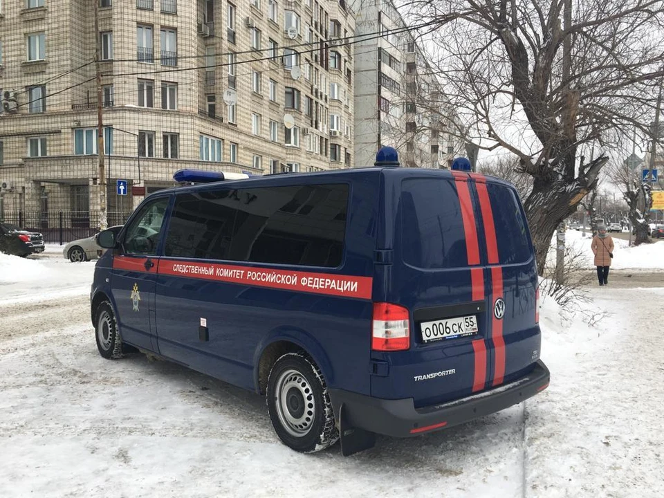 На месте преступления работают следователи. Дело находится на контроле прокуратуры Омской области