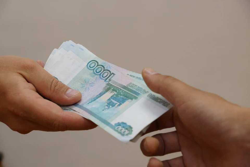 За незаконные услуги с каждого человека брали по 2,5 тыс. рублей