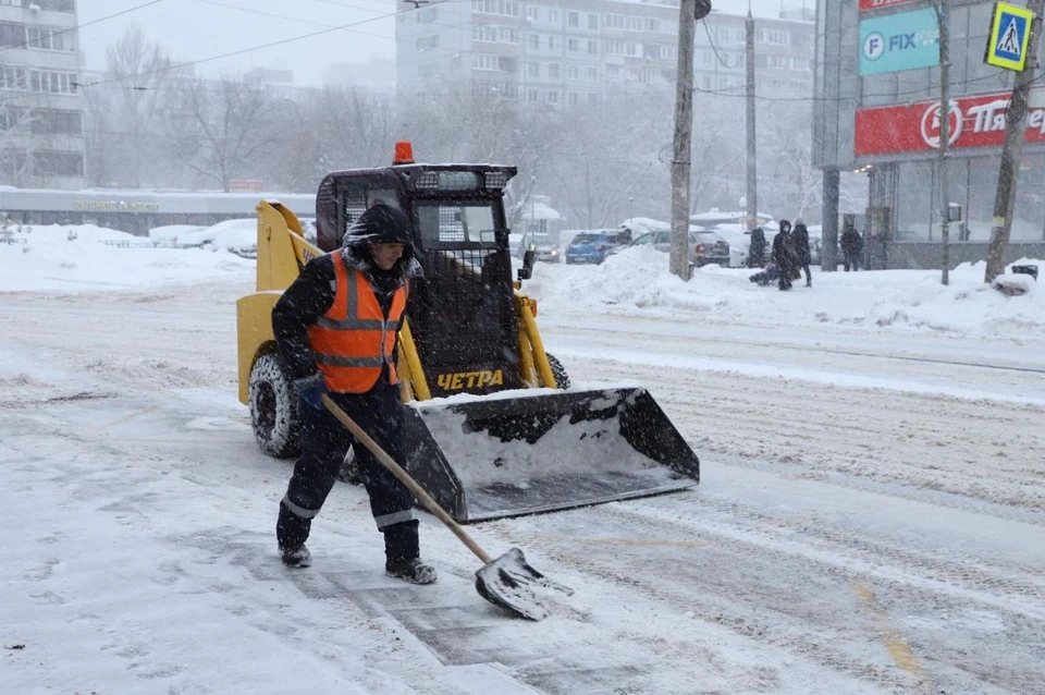 В Самаре снегопад заставил мобилизовать все коммунальные службы