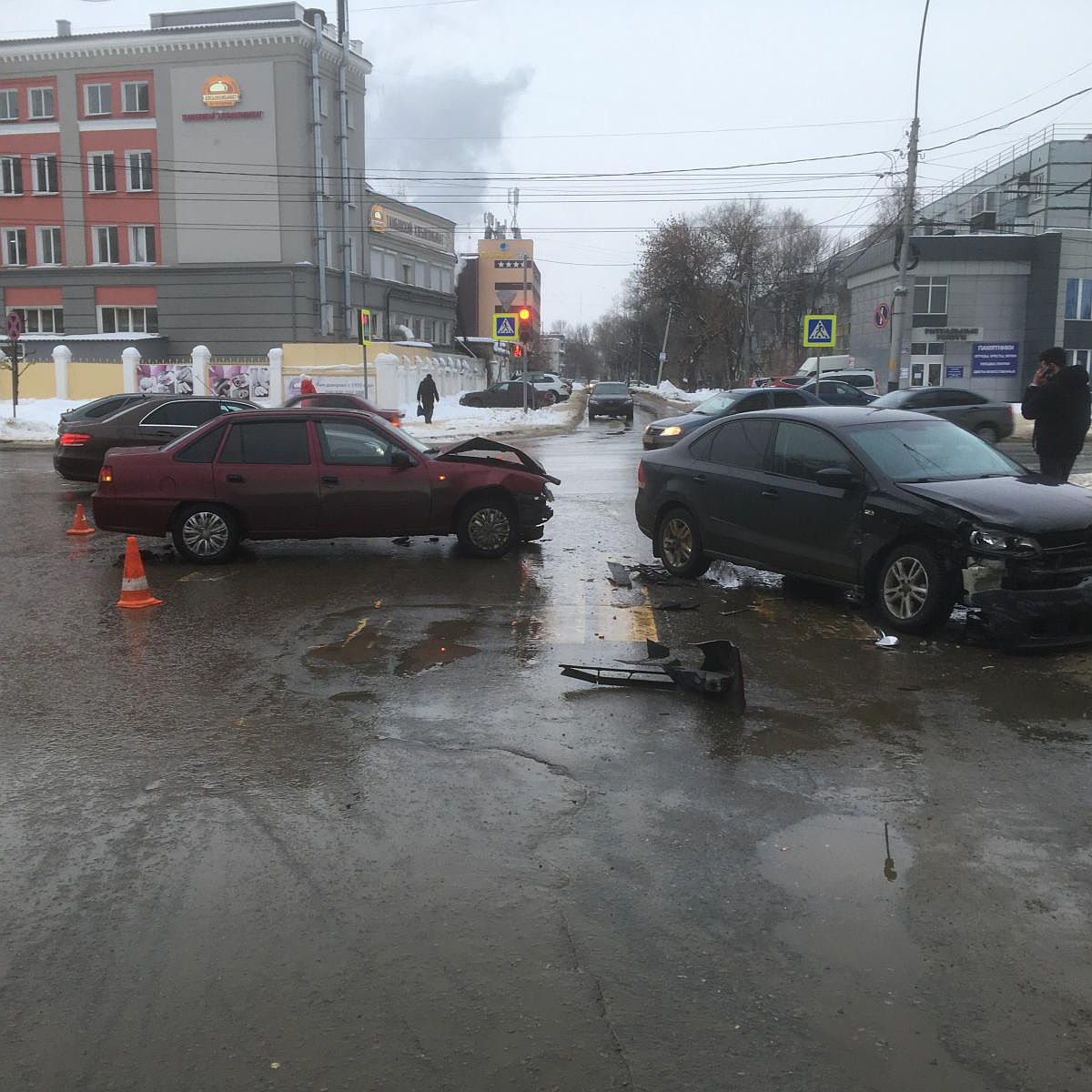 В столкновении иномарок в Тамбове получили травмы оба водителя - KP.RU