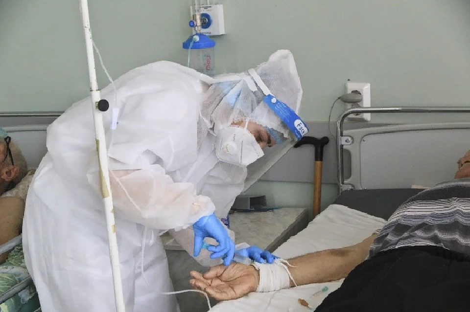 Болезнь опасна своими осложнениями, связанными с поражением нижних дыхательных путей и сердечно-сосудистой системы