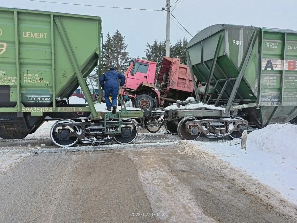 ДТП с грузовым поездом Фото: vk.com/news69/Женька Егоров