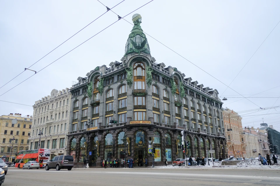 Дом Зингера и два ТЦ заминировали в Петербурге