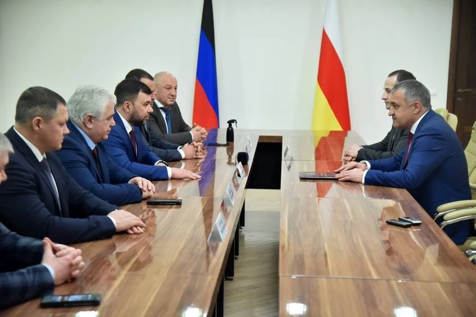Денис Пушилин принял участие в съезде политической партии «Единая Осетия» в Цхинвале. Фото: Администрация Главы ДНР