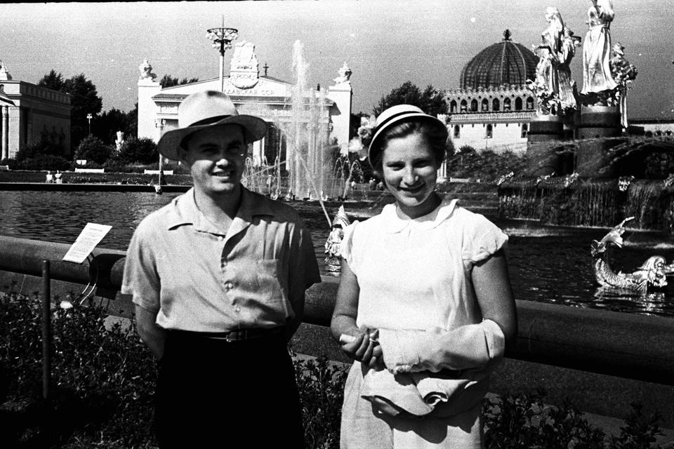 Семейная пара Геннадий и Валентина Гуляевы поженились в 1954 году. Фото: семейный архив.