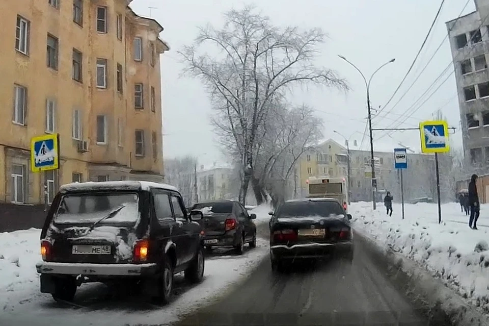 В Липецке в районе ЛТЗ столкнулись Нива и Лада
