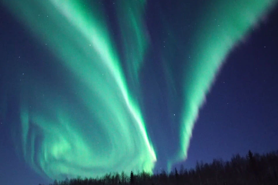 Ночное небо озарило красивое северное сияние. Фото: скрин видео vk.com/id1291025