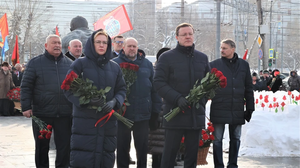 Дмитрий Азаров возложил цветы в память о погибших в интернациональных войнах