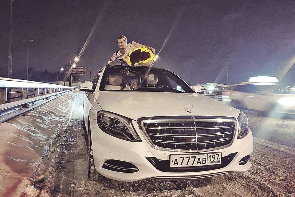 Волочкова очень гордится белым «Майбахом», который ей подарил некто Султанбек. Фото: volochkova_art/Instagram