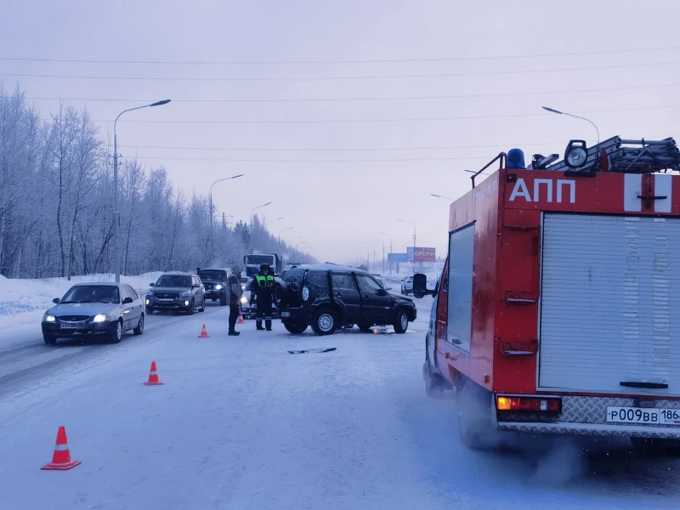 В аварии на Нефтеюганском шоссе в Сургуте погибла женщина Фото: пресс-служба УМВД России по ХМАО – Югре