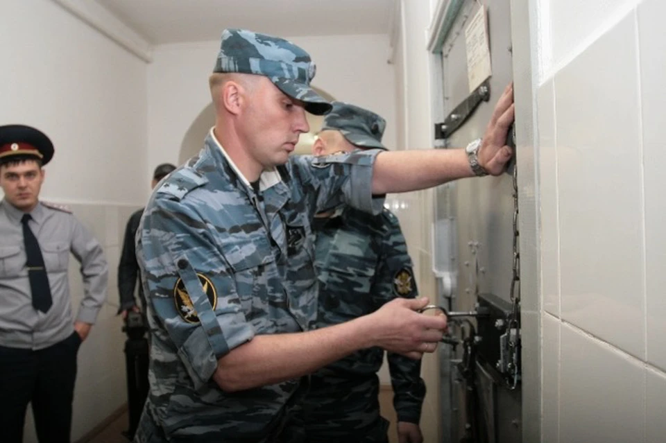 В Смоленской области заключённый напал на сотрудника колонии.