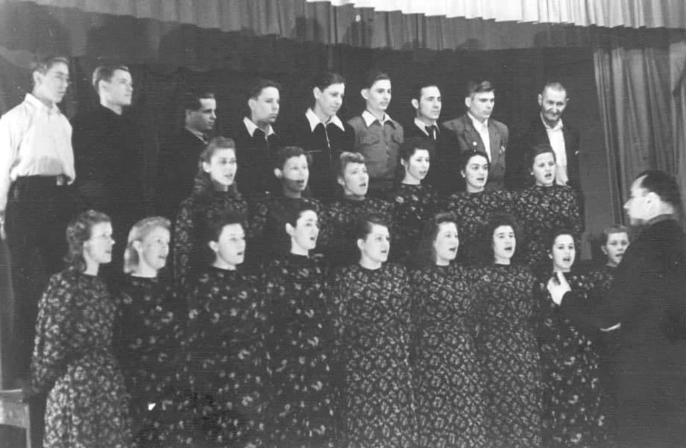75 лет назад хоровое пение было в большом почете у народа.