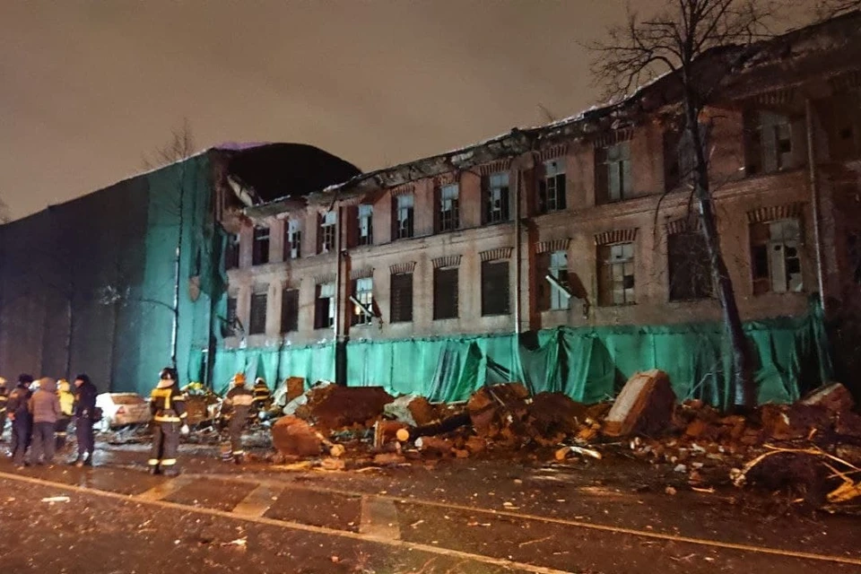 При обрушении исторического корпуса пострадала женщина. Фото: предоставлено "КП-Петербург".