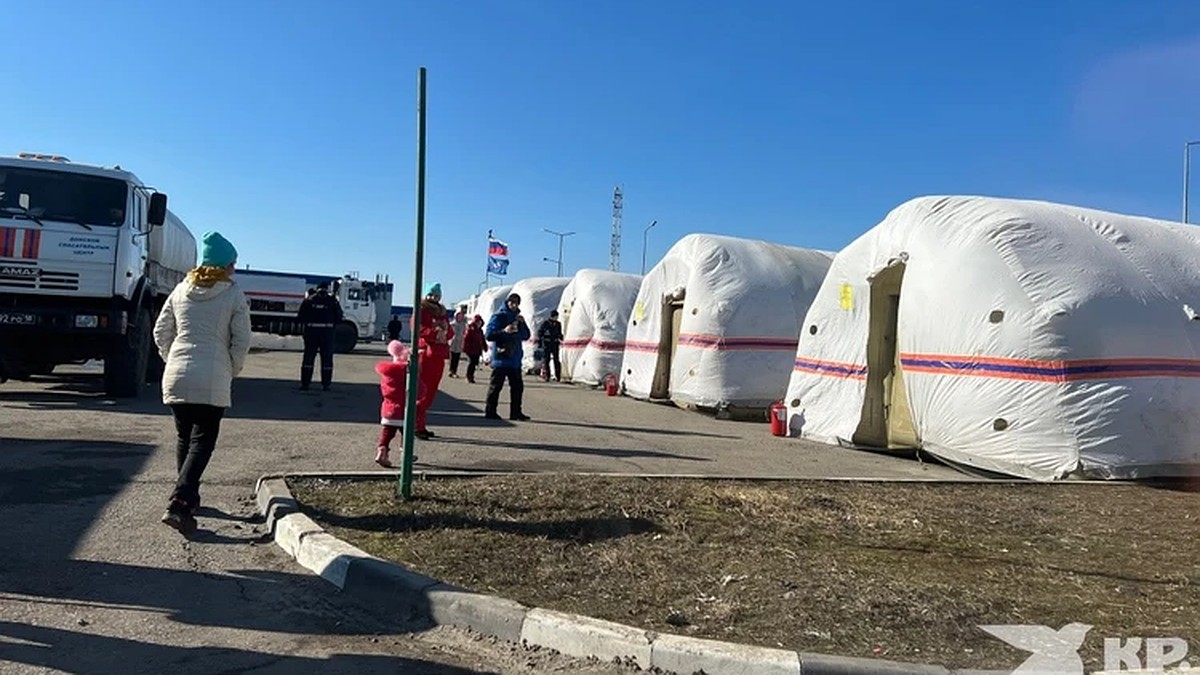 В Екатеринбурге открылся пункт сбора гуманитарной помощи для беженцев  Донбасса - KP.RU