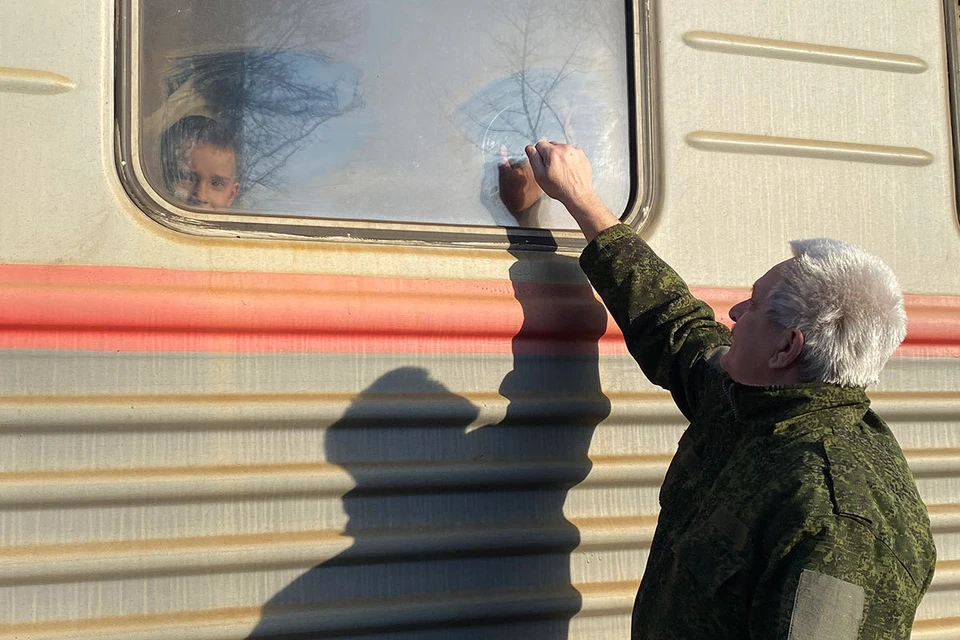 Из Донецка в Россию отправился поезд с беженцами.