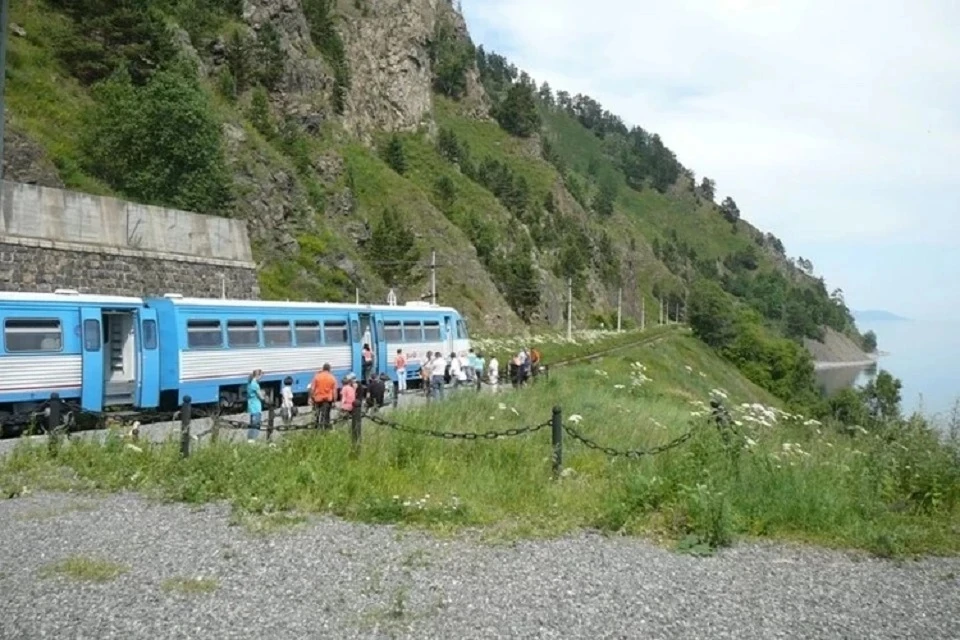 Два туристических поезда пустят по Кругобайкальской железной дороге с 11 марта