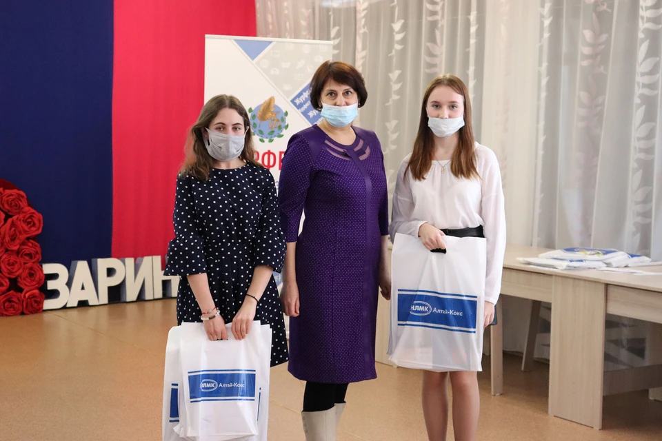 В этом году в конкурсе приняли участие почти 220 школьников, студентов и преподавателей Заринска