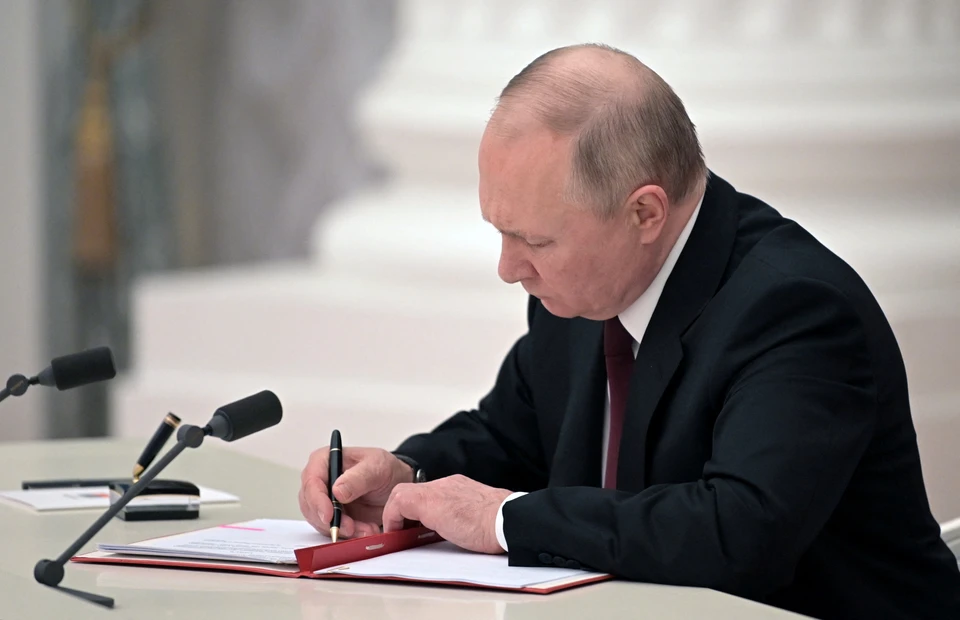 В понедельник Владимир Путин подписал указ о признании независимости Донецкой и Луганской народных республик.